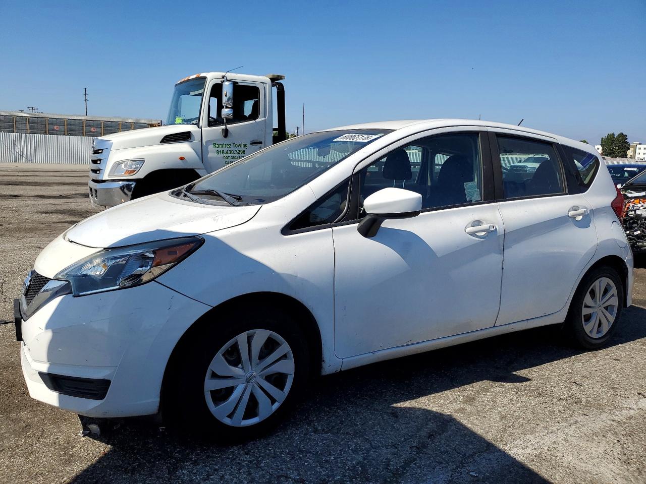 2017 Nissan Note SV, VIN 3N1CE2CP1HL374315 — Minor dents and scratches