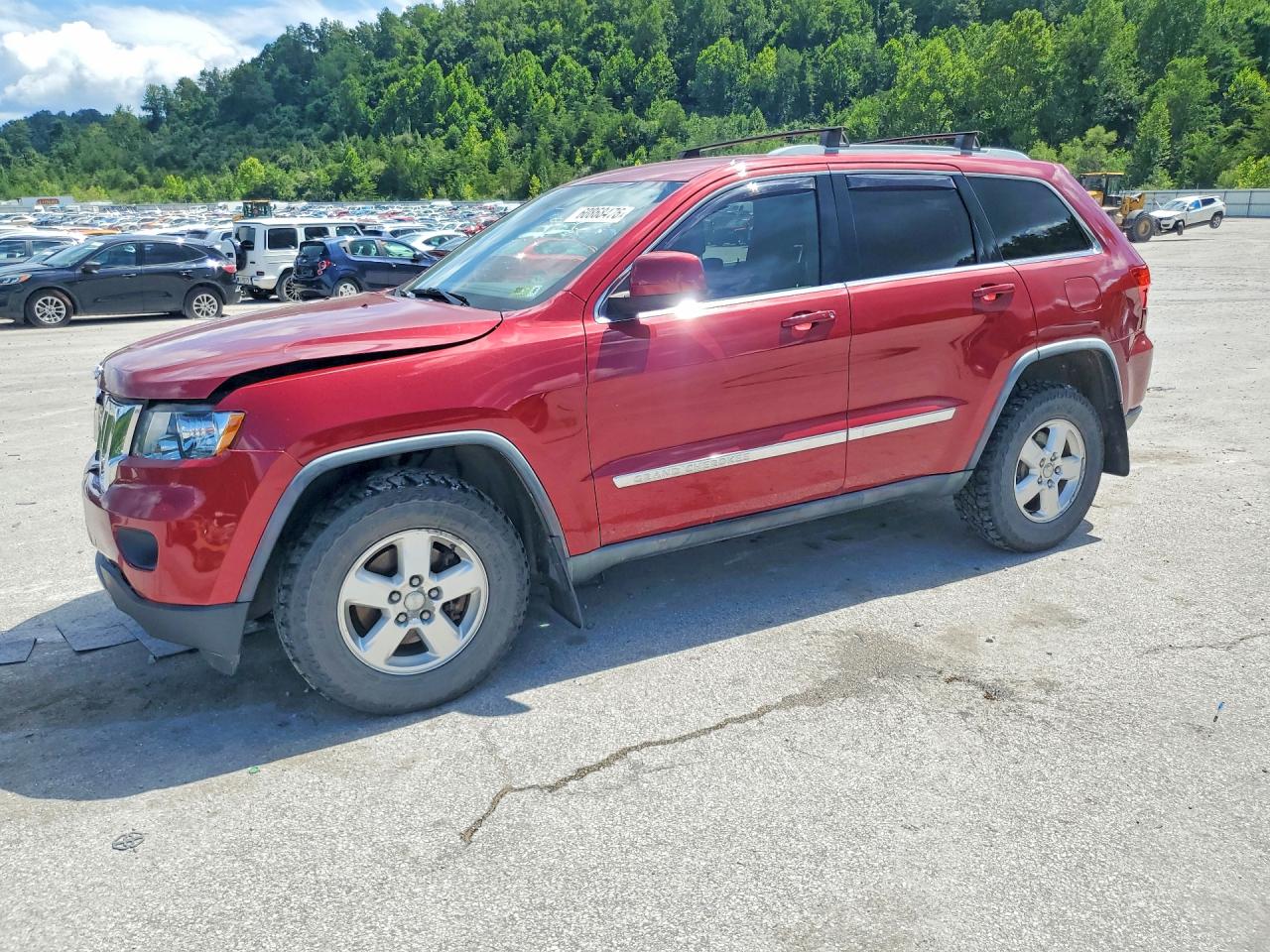 2012 Jeep Grand Cherokee Laredo, VIN 1C4RJFAG6CC155609 — Перед