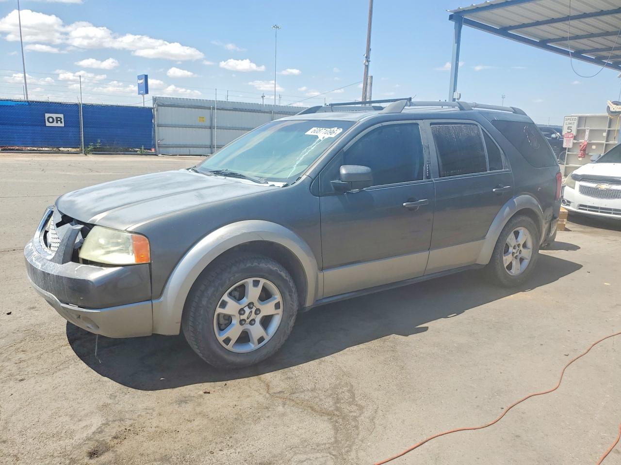 2005 Ford Freestyle SEL, VIN 1FMDK02135GA04068 — Front end