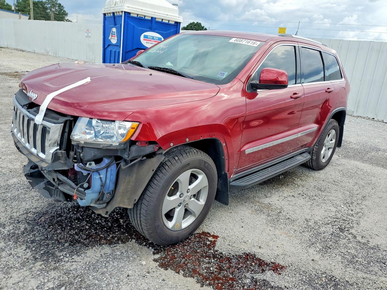 2013 Jeep Grand Cherokee Laredo, VIN 1C4RJEAG8DC589073 — Front end