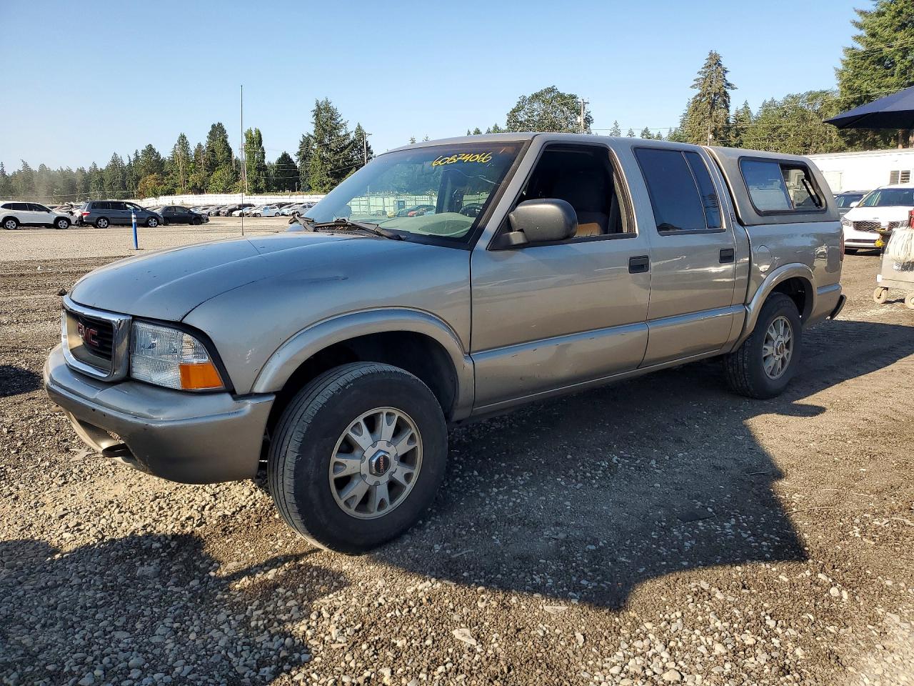 2003 GMC Sonoma SLS, VIN 1GTDT13X73K128249 — Front end