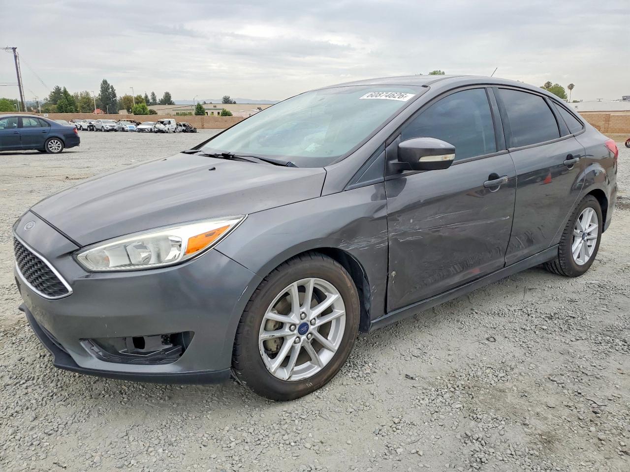 2015 Ford Focus SE, VIN 1FADP3F25FL261838 — Side