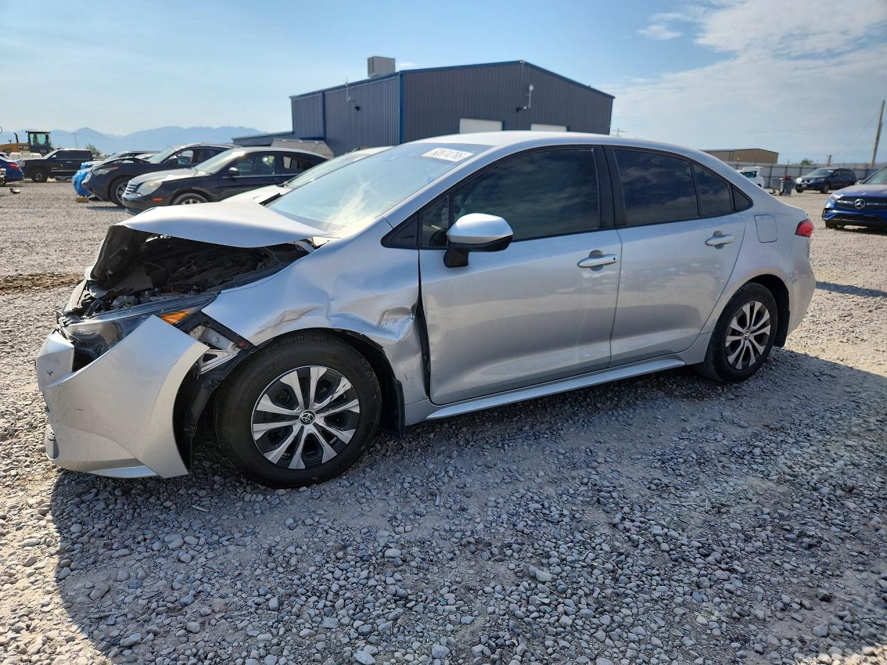 2022 Toyota Corolla Hybrid LE, VIN JTDEAMDE7N3005282 — Front end