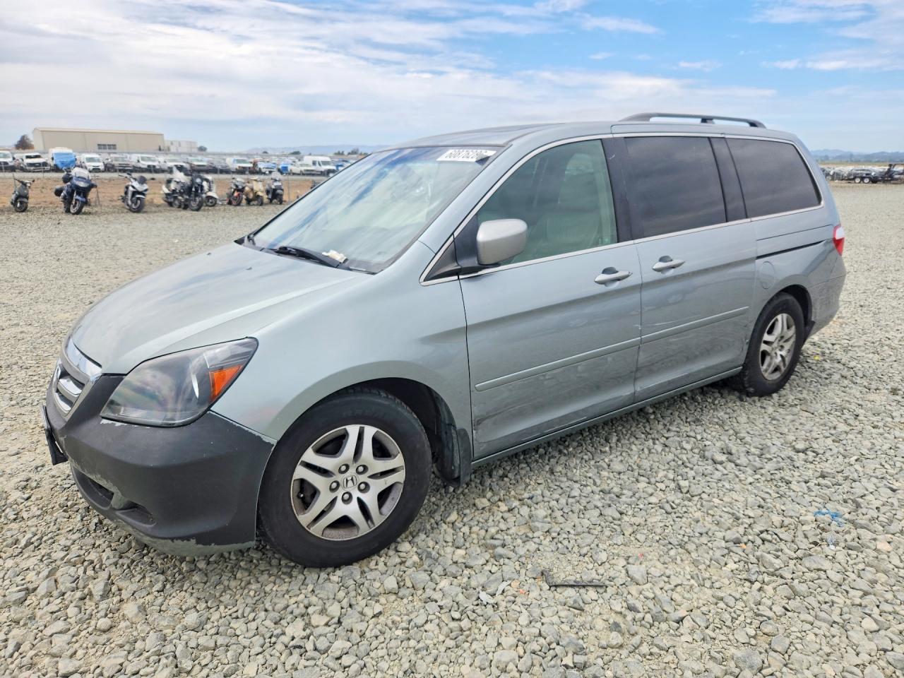 2006 Honda Odyssey EX-L, VIN 5FNRL38706B021880 — Side