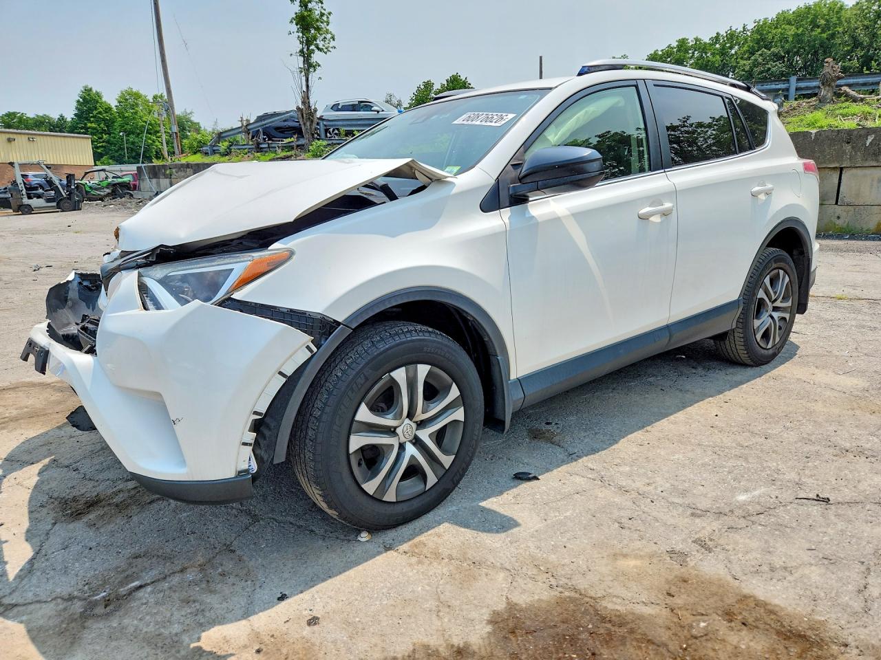 2018 Toyota RAV4 LE, VIN JTMBFREV5JJ729655 — Front end