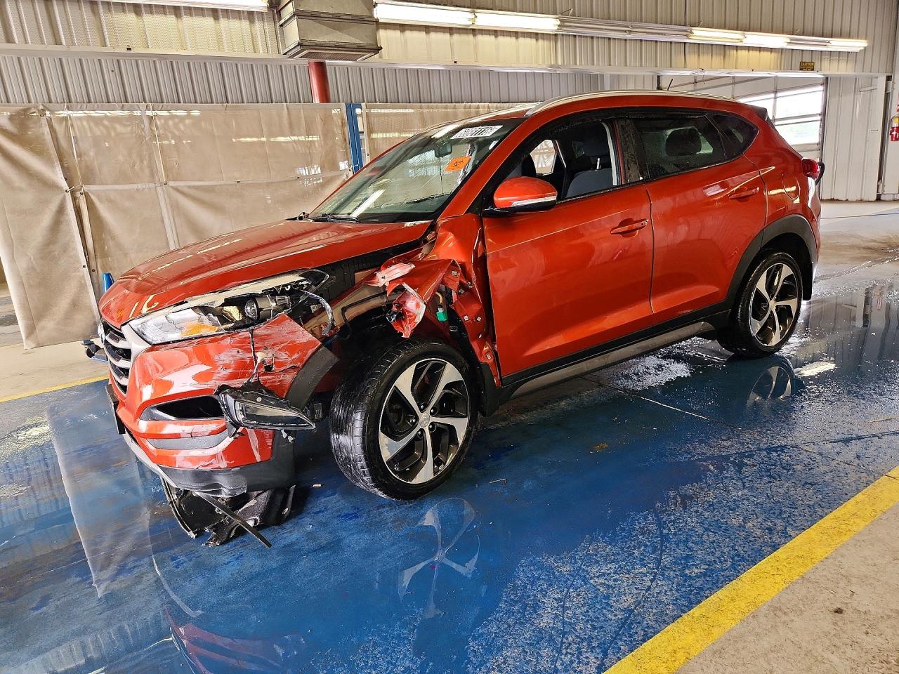 2016 Hyundai Tucson Sport, VIN KM8J3CA29GU202136 — Front end