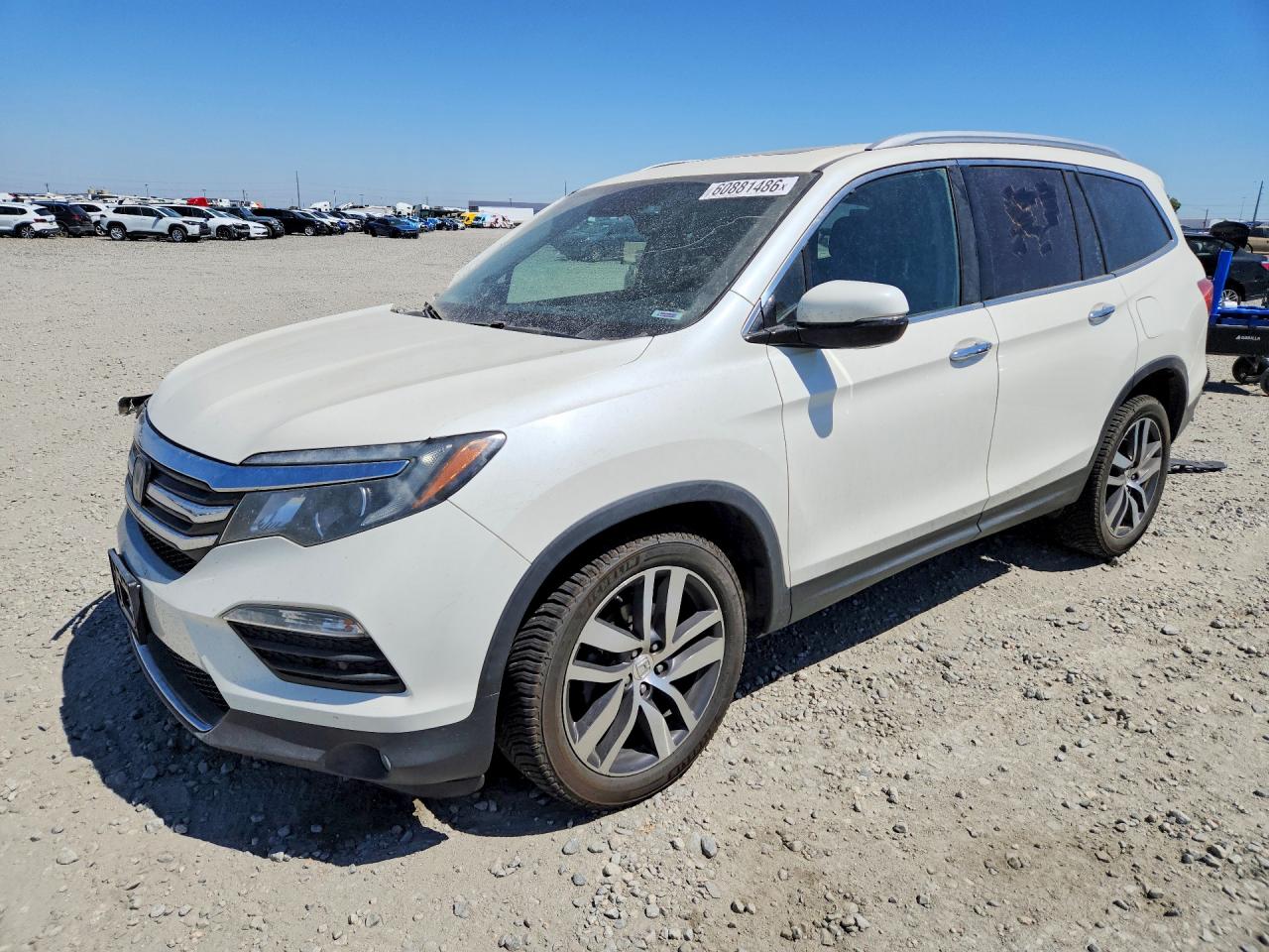 2017 Honda Pilot Touring, VIN 5FNYF6H9XHB083117 — Front end