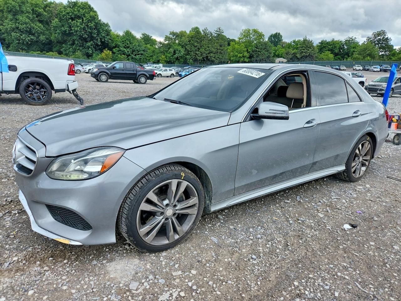 2014 Mercedes-Benz E 350 Sport, VIN WDDHF5KB9EA811963 — Днище