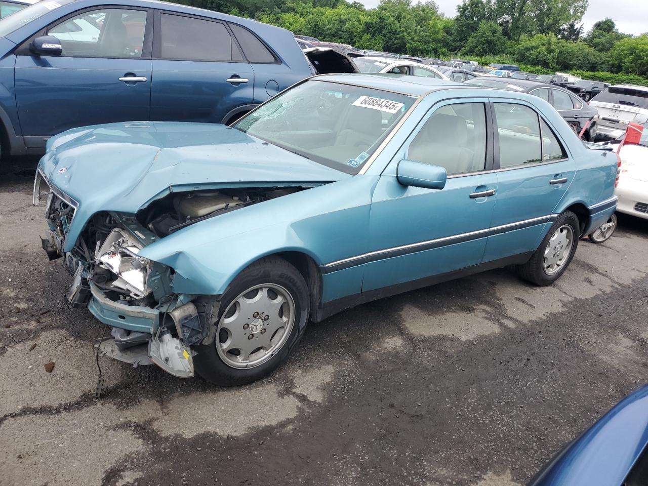 1994 Mercedes-Benz C 230/260/280/320, VIN WDBHA28E8RF098148 — Front end