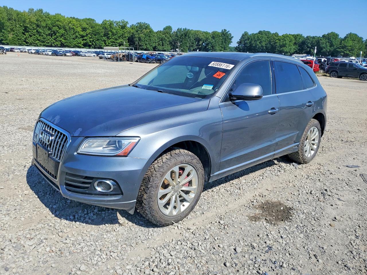 2016 Audi Q5 Premium Plus, VIN WA1L2AFP4GA035981 — Minor dents and scratches