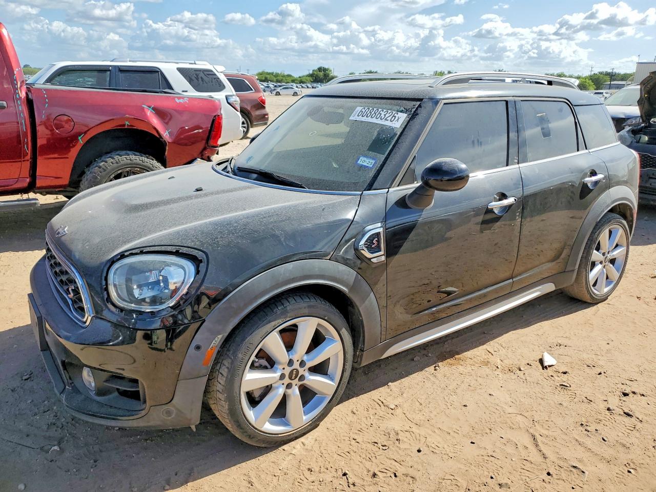 2017 MINI Countryman Cooper S, VIN WMZYT3C3XH3D98851 — Перед