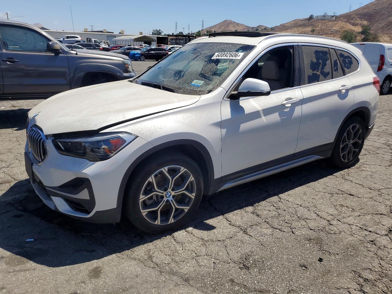2021 BMW X1 sDrive28i, VIN WBXJG7C0XM5T01360 — Front end