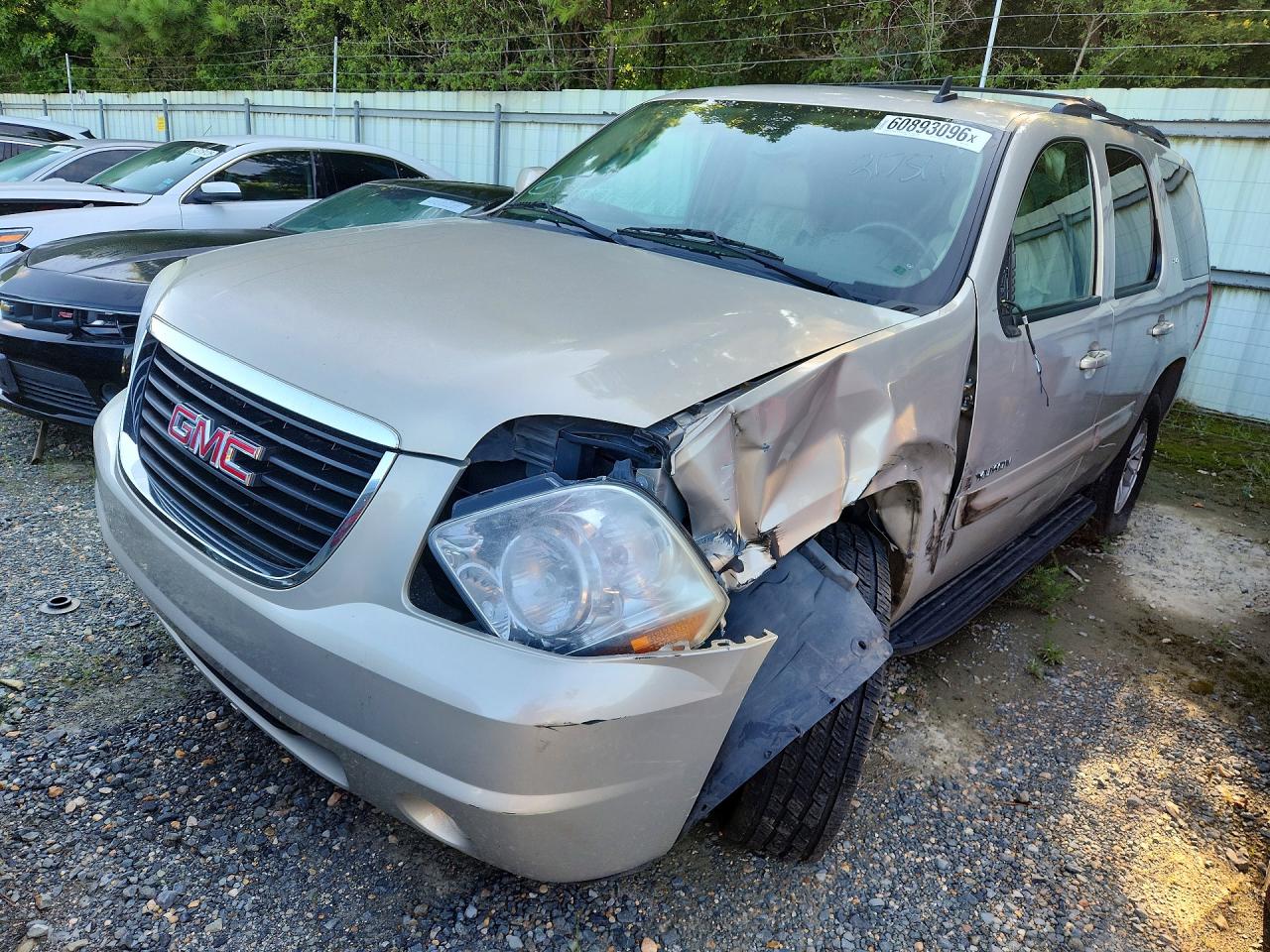 2008 GMC Yukon SLT 4SA, VIN 1GKFC13038R217511 — Перед
