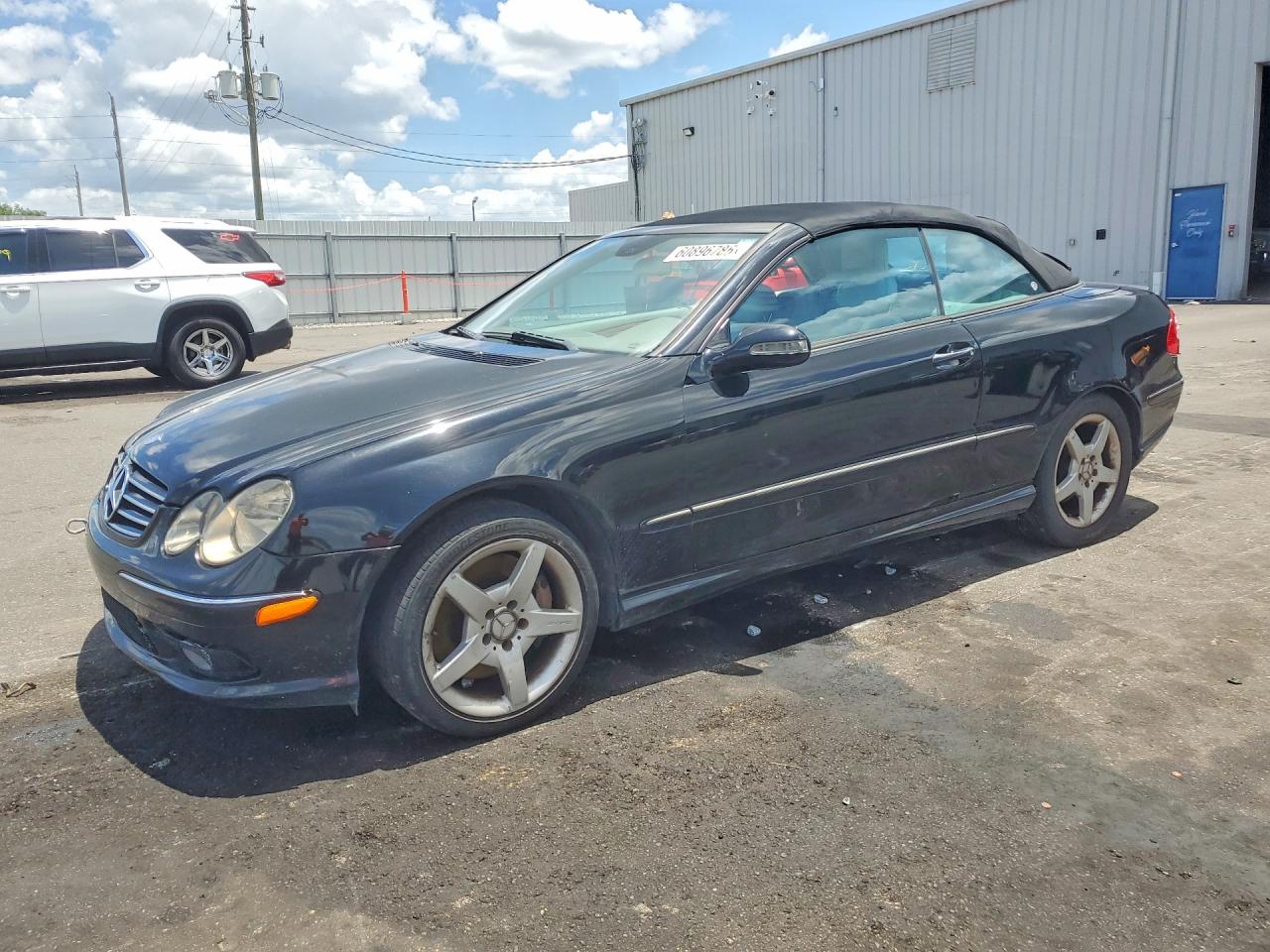 2005 Mercedes-Benz CLK 500, VIN WDBTK75G85T052843 — Front end