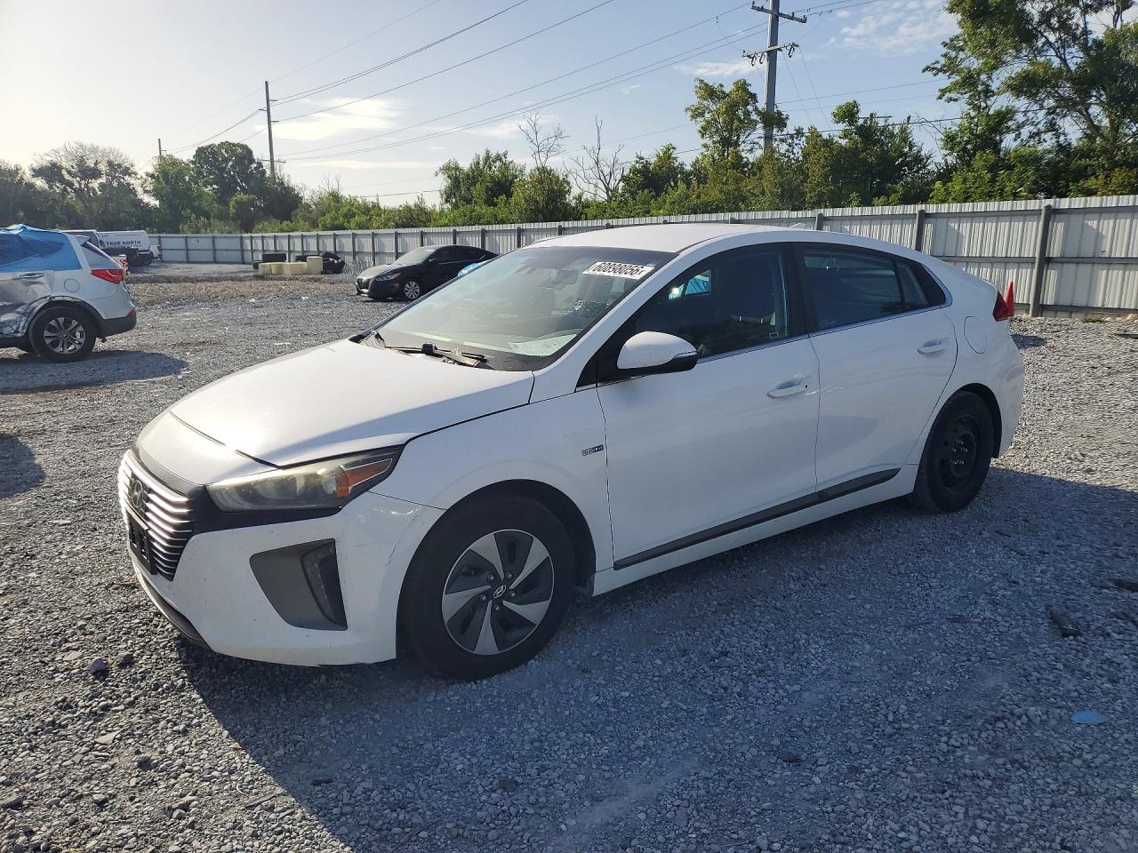 2017 Hyundai Ioniq SEL, VIN KMHC75LC8HU031458 — Перед
