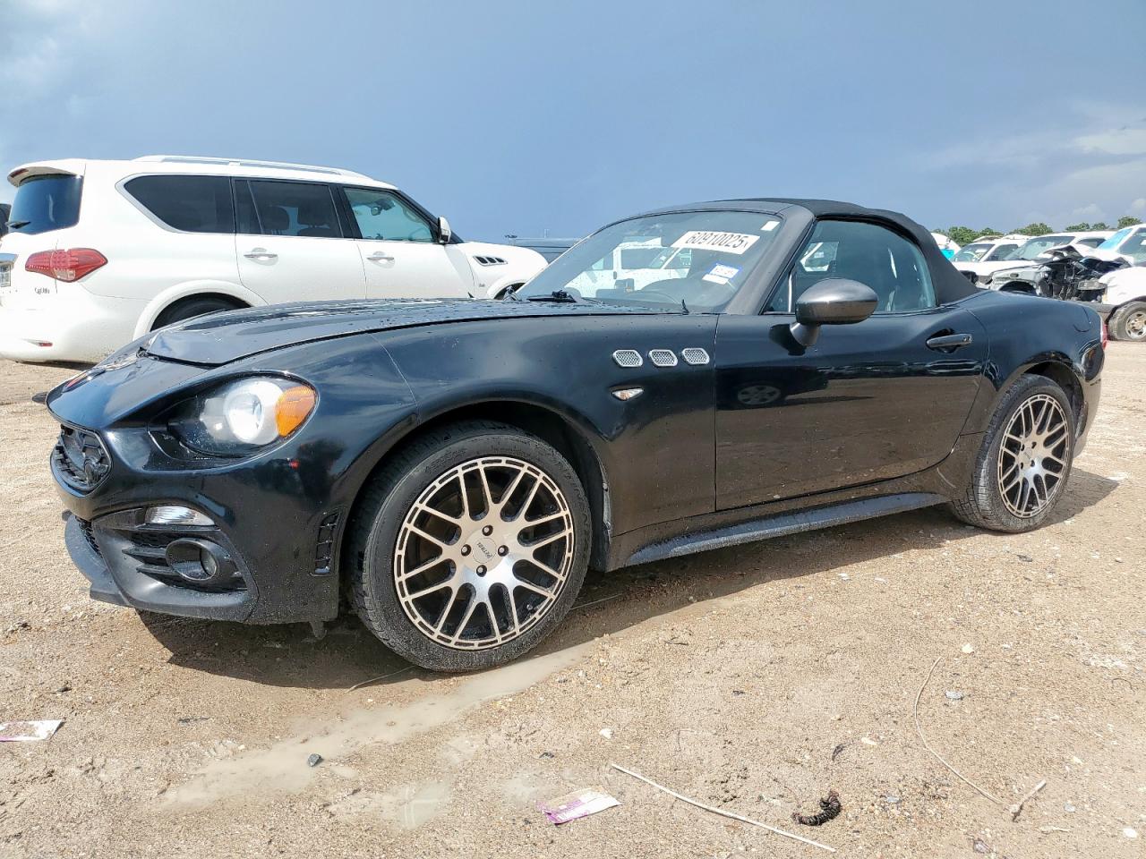2020 FIAT 124 Spider Lusso, VIN JC1NFAEKXL0145858 — Front end