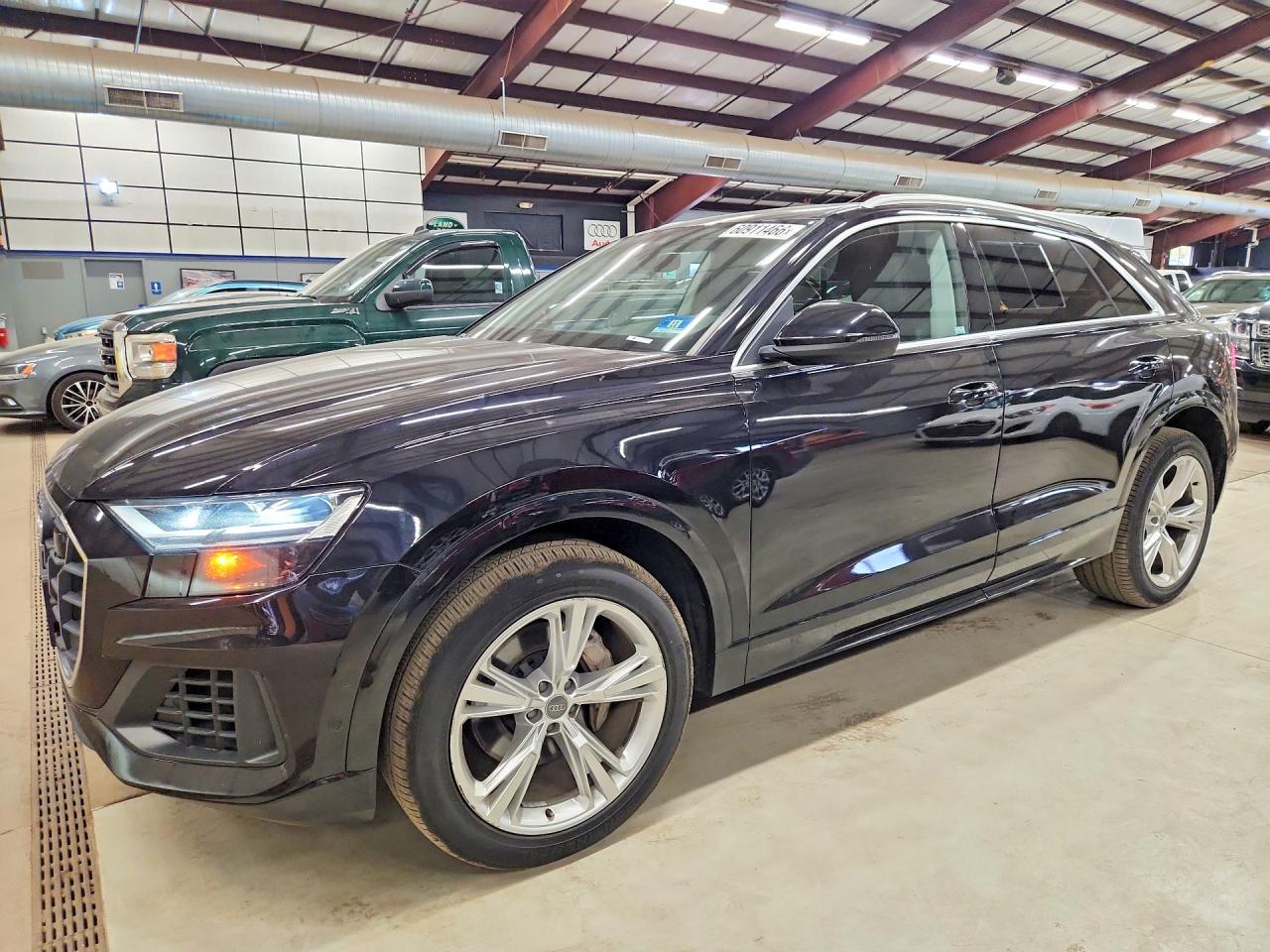 2019 Audi Q8 Premium Plus, VIN WA1BVAF17KD007310 — Мелкие вмятины и царапины
