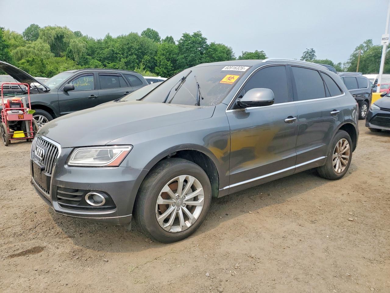 2016 Audi Q5 Premium Plus, VIN WA1L2AFP3GA047023 — Minor dents and scratches