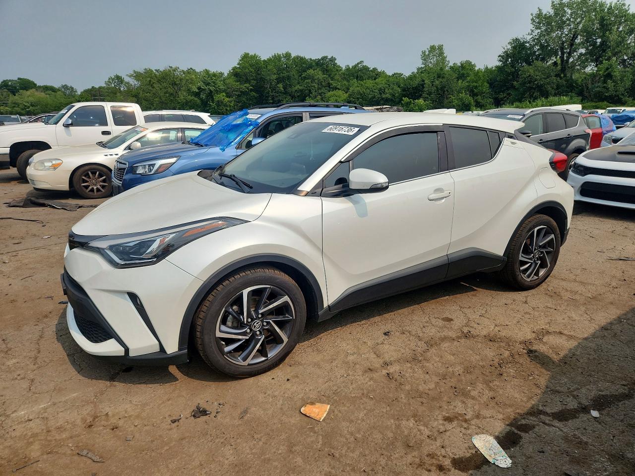 2022 Toyota C-HR XLE, VIN NMTKHMBX8NR143428 — Front end
