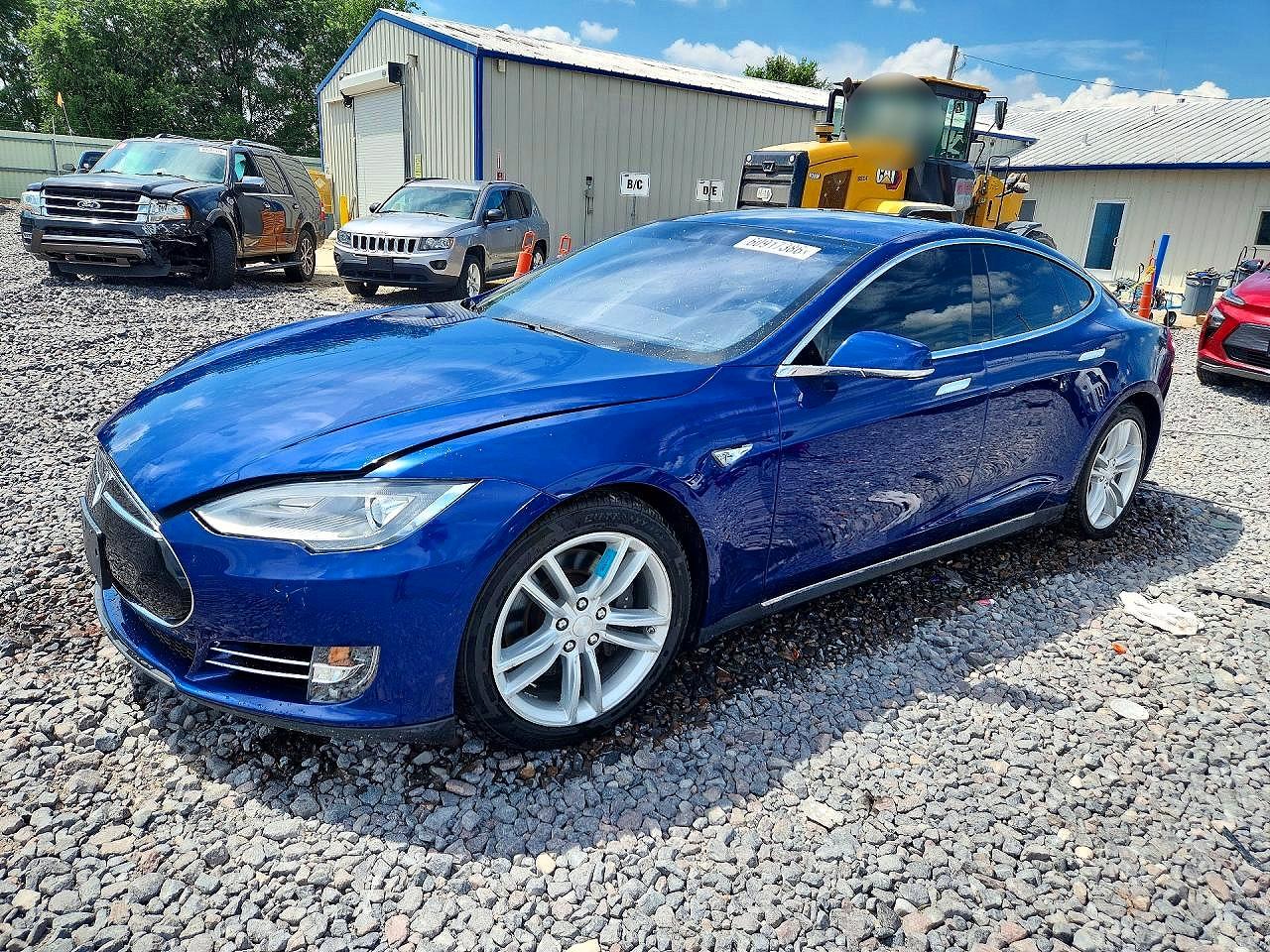 2015 Tesla Model S 85D, VIN 5YJSA1E29FF112327 — Перед