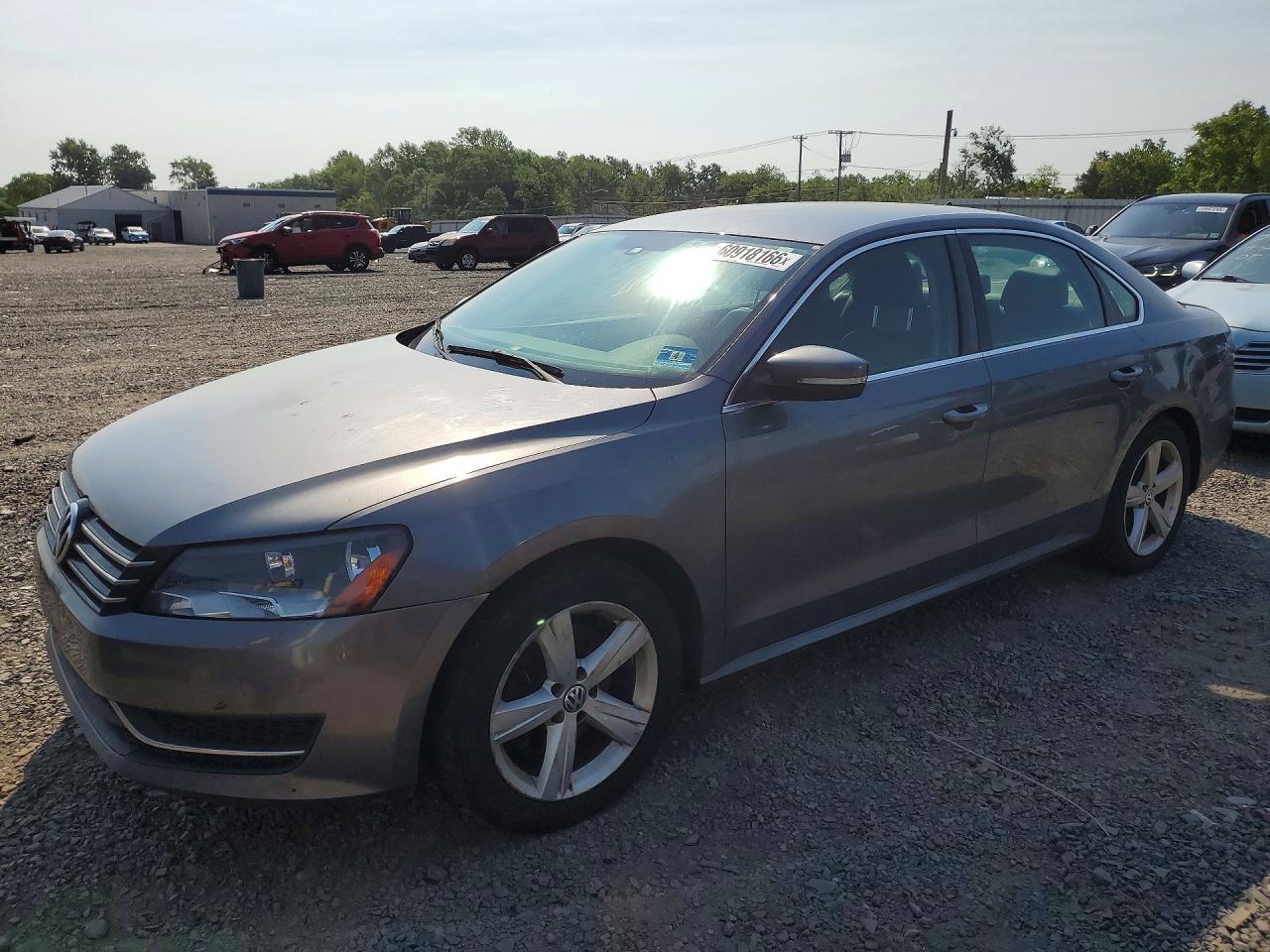 2014 Volkswagen Passat S, VIN 1VWAS7A32EC041779 — Перед