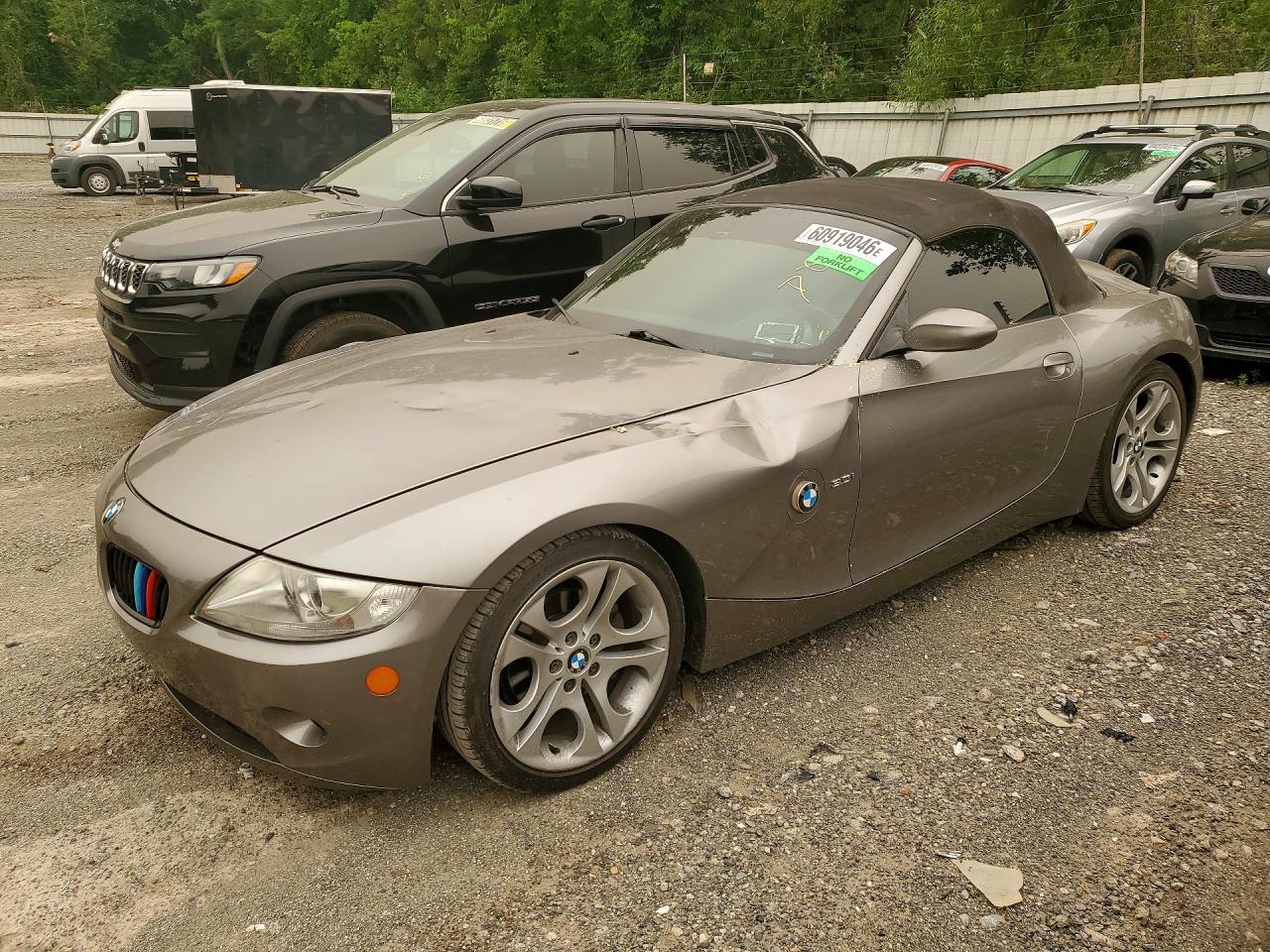 2005 BMW Z4 3.0i, VIN 4USBT53545LT28509 — Перед