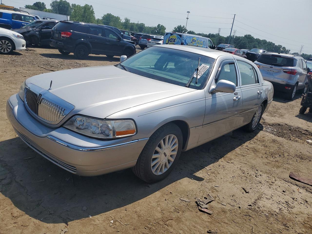 2004 Lincoln Town Car Ultimate, VIN 1LNHM83W14Y633261 — Roof
