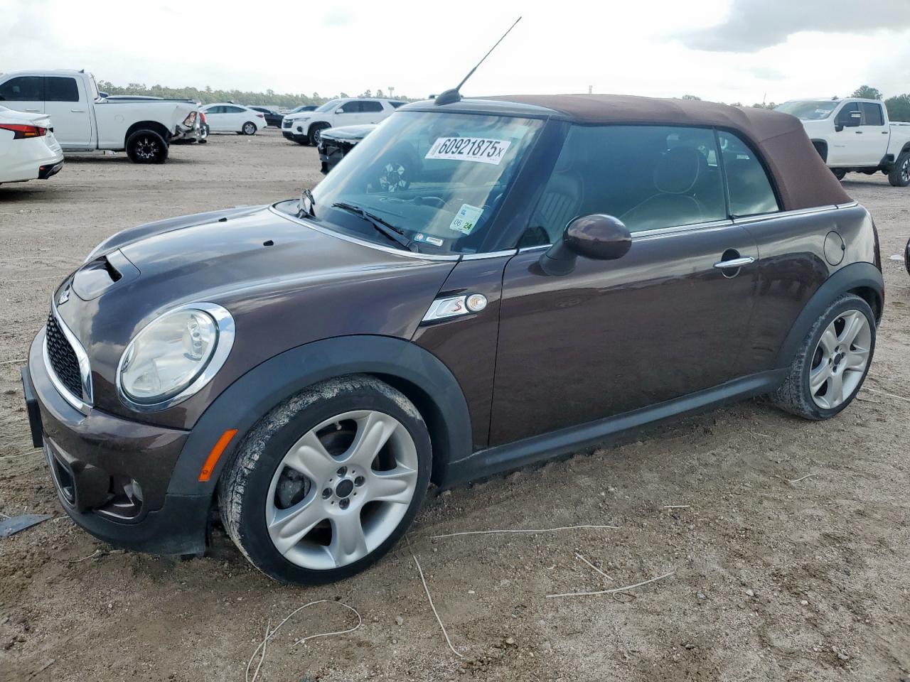 2011 MINI Convertible S, VIN WMWZP3C58BTX83725 — Обычный износ