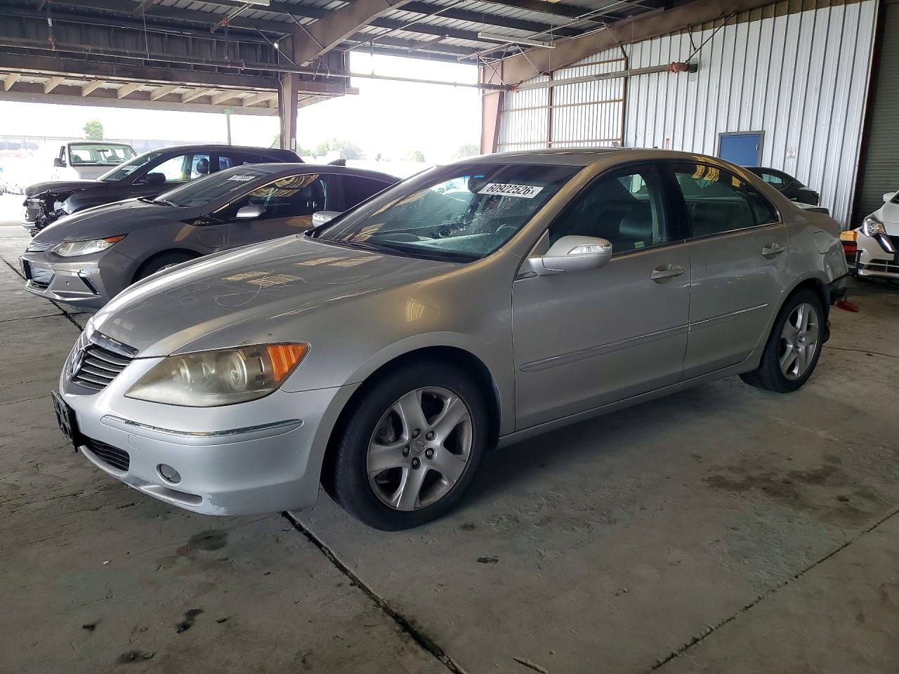 2006 Acura RL, VIN JH4KB16596C006493 — Зад