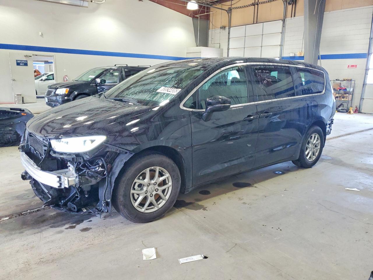 2026 Chrysler Pacifica Select, VIN 2C4RC1BG2TR277984 — Rear end
