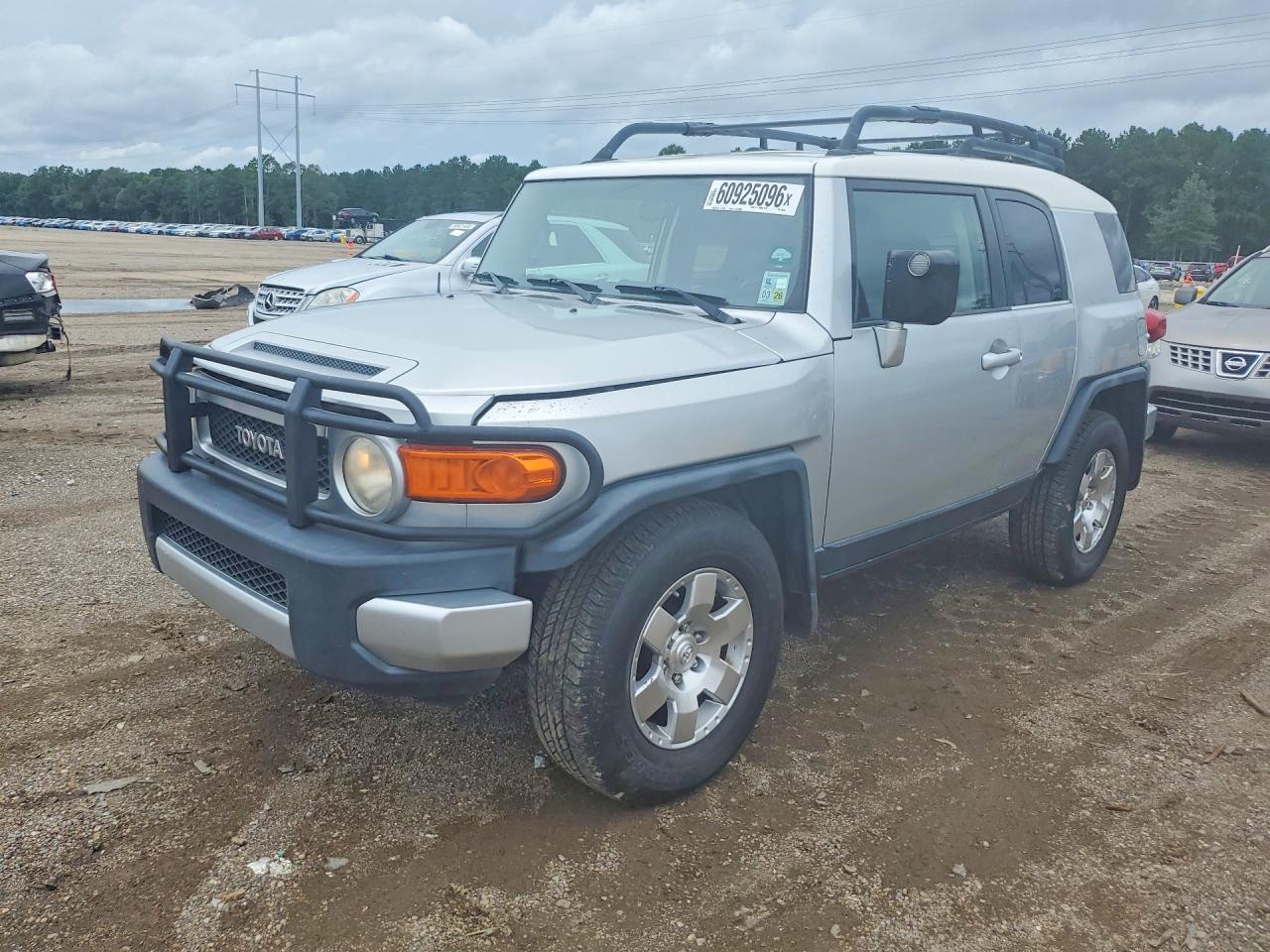 2008 Toyota FJ Cruiser, VIN JTEZU11F38K002860 — Minor dents and scratches