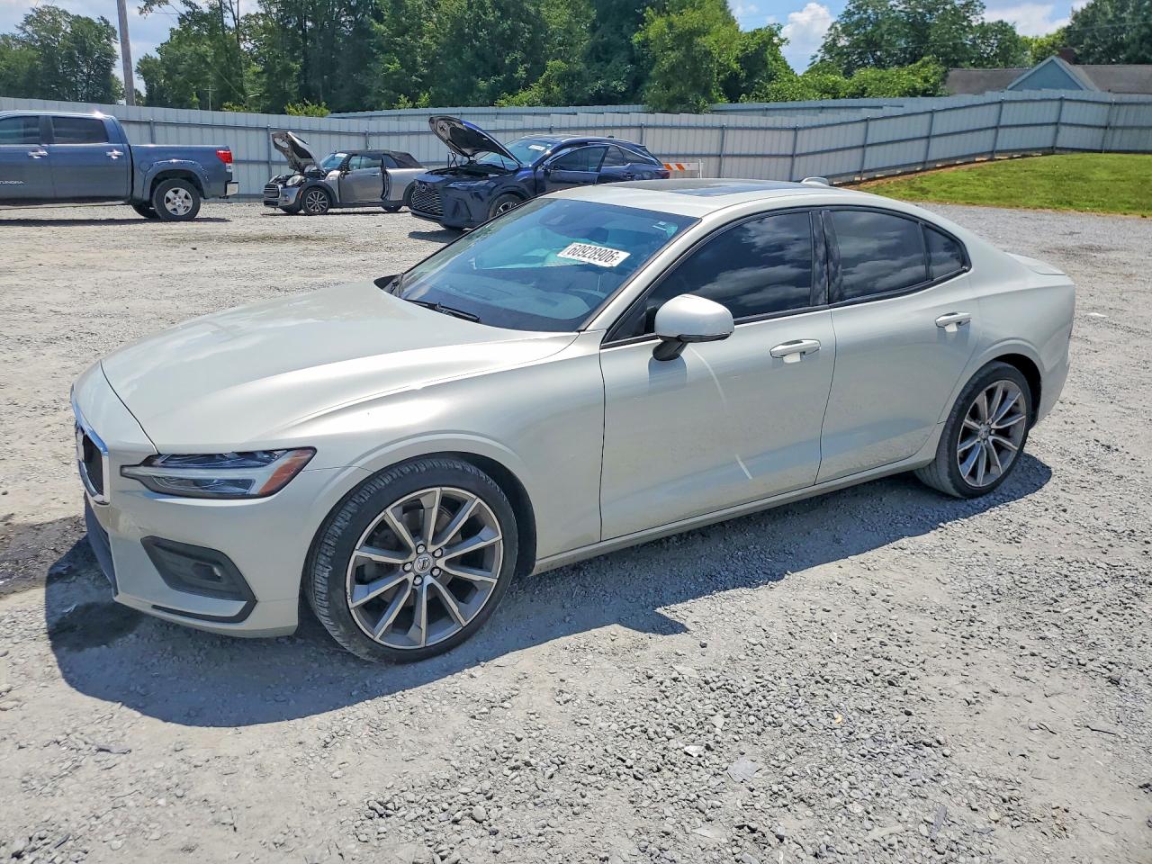 2021 Volvo S60 Momentum, VIN 7JR102FKXMG093505 — Side