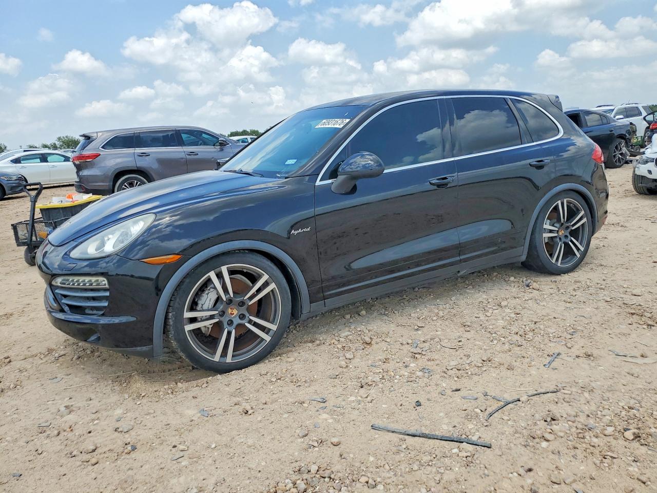 2014 Porsche Cayenne S Hybrid, VIN WP1AE2A2XELA50099 — Minor dents and scratches