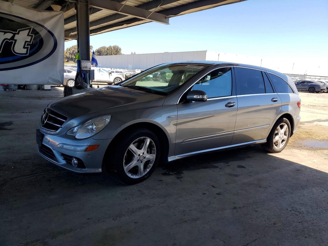 2010 Mercedes-Benz R 350, VIN 4JGCB2FE6AA105963 — Minor dents and scratches