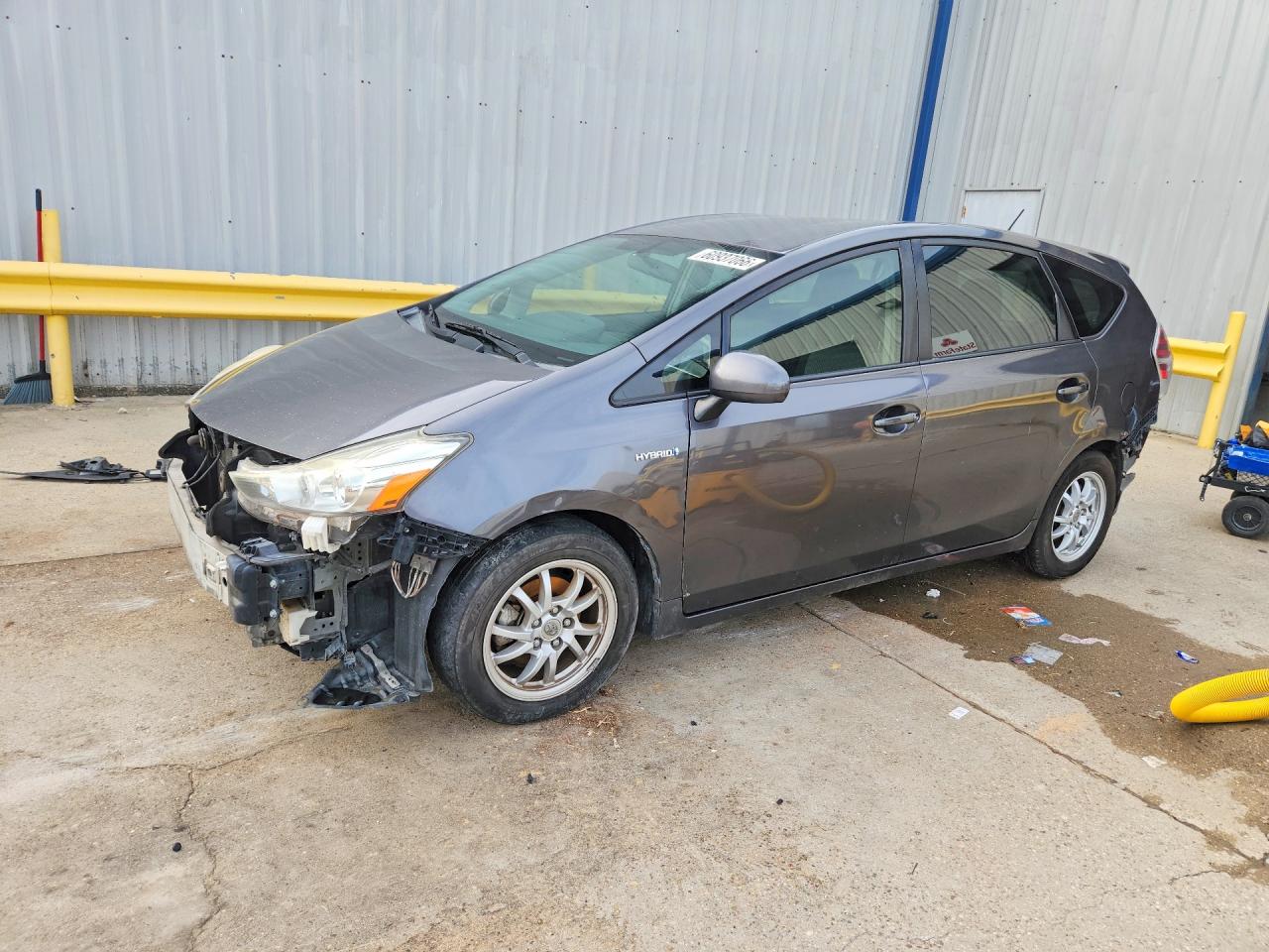 2016 Toyota Prius Three, VIN JTDZN3EU7GJ054034 — Front end