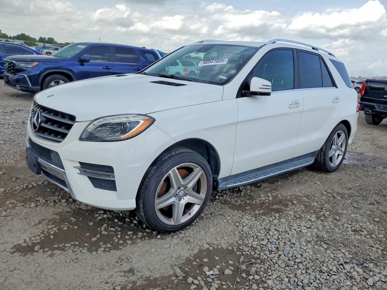 2014 Mercedes-Benz M 550, VIN 4JGDA7DB3EA374862 — Minor dents and scratches