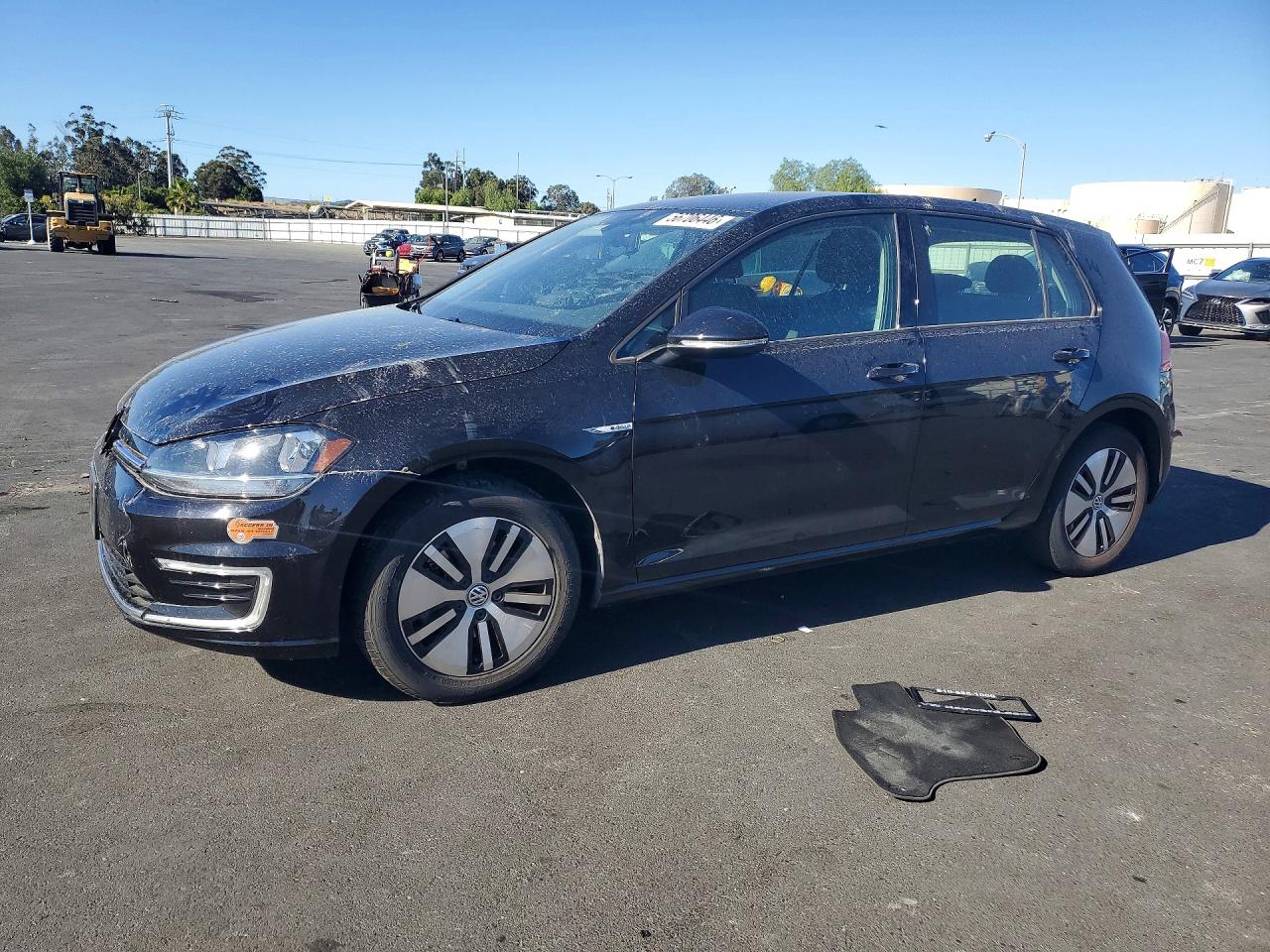 2019 Volkswagen Golf SE, VIN WVWKR7AU1KW916436 — Front end