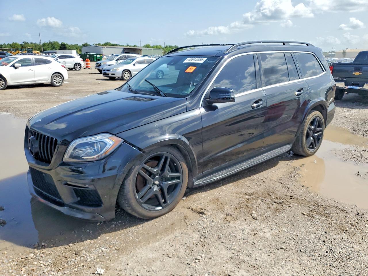 2016 Mercedes-Benz GL 550, VIN 4JGDF7DE8GA707328 — Front end