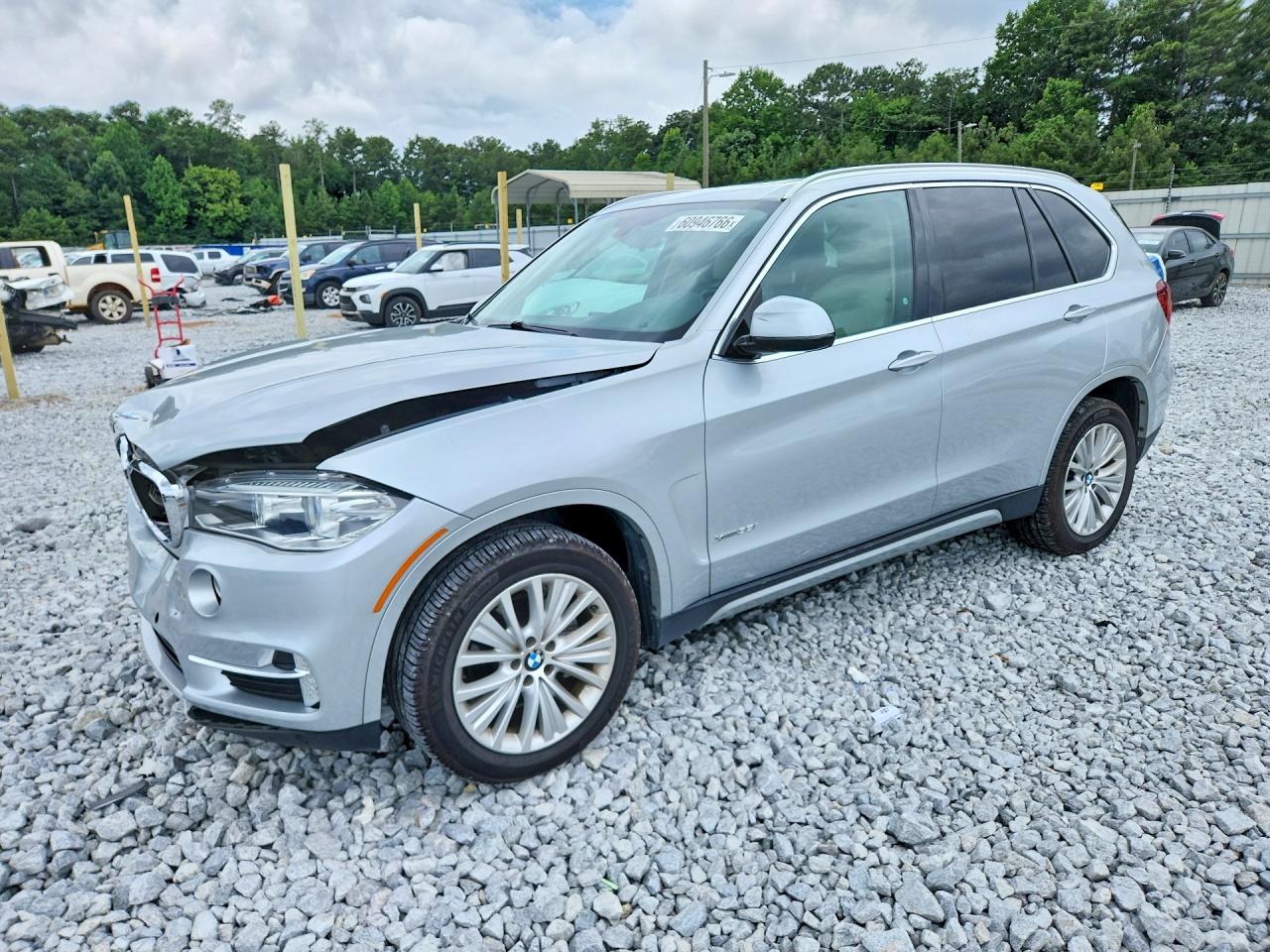 2016 BMW X5 xDrive35i, VIN 5UXKR0C56G0U12602 — Front end