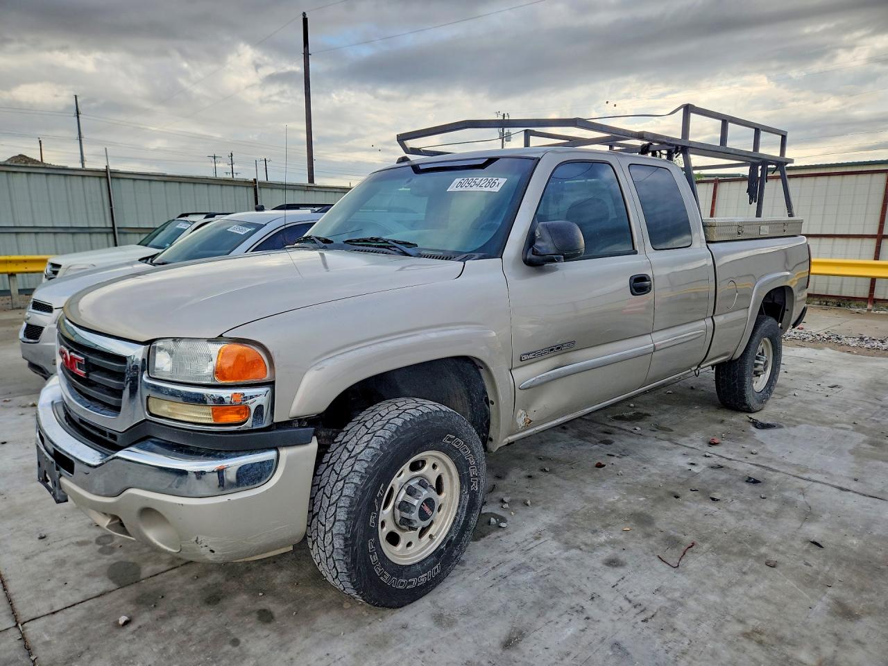2005 GMC Sierra 2500HD SLT, VIN 1GTHK29205E140119 — Side