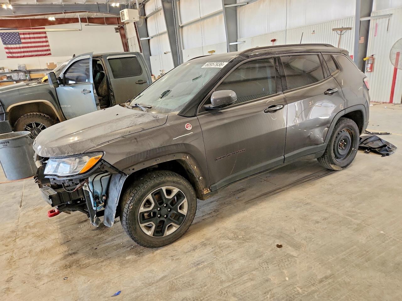 2017 Jeep Compass Trailhawk, VIN 3C4NJDDB0HT610937 — Перед
