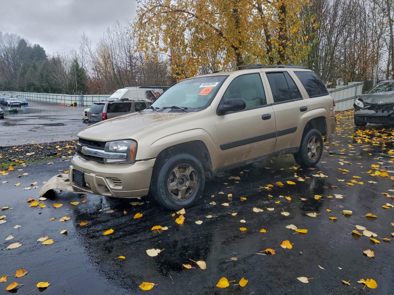 2005 Chevrolet TrailBlazer LS, VIN 1GNDT13S752354628 — Front end