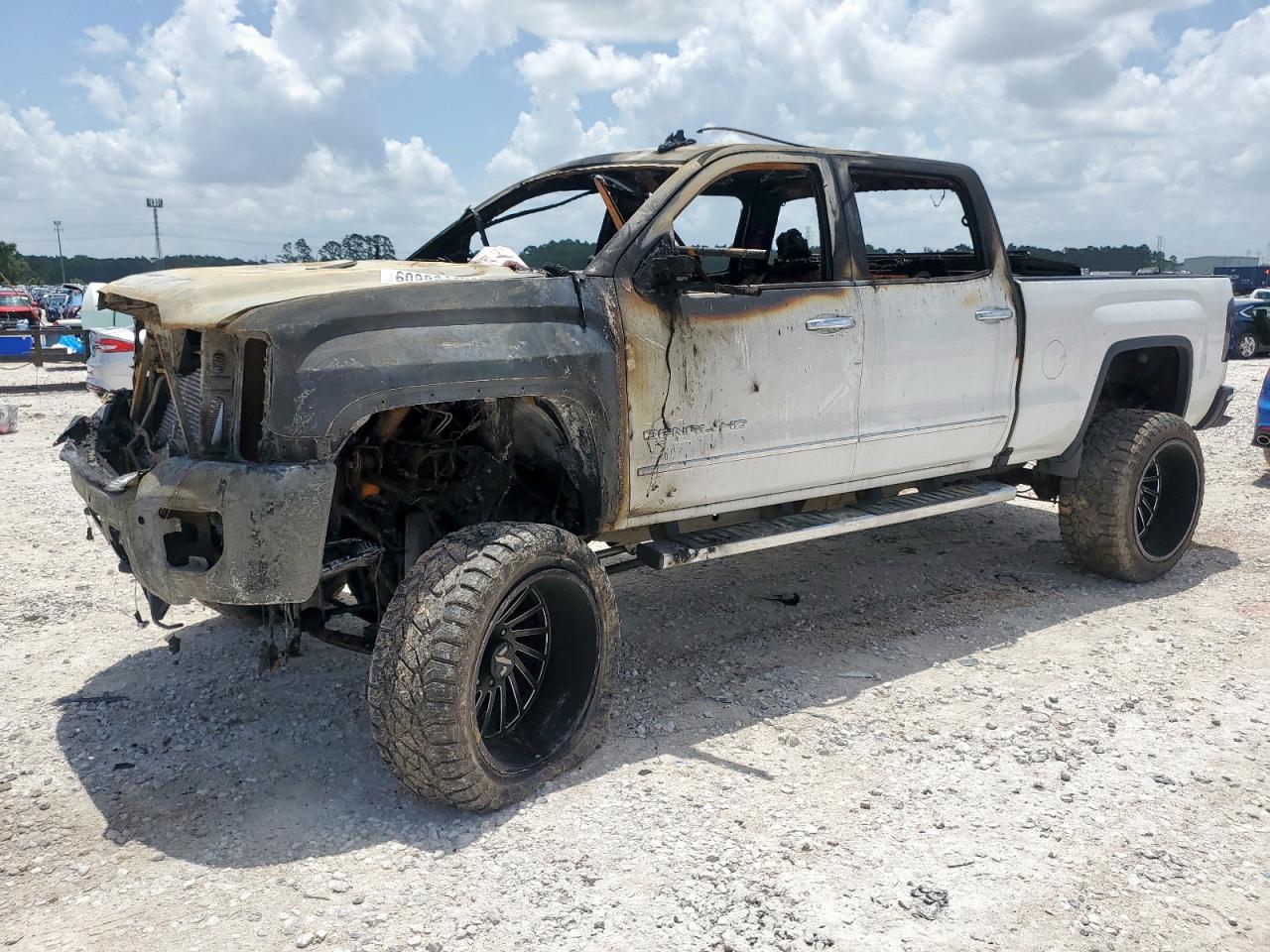 2016 GMC Sierra 2500HD Denali, VIN 1GT12UE85GF259563 — Interior fire