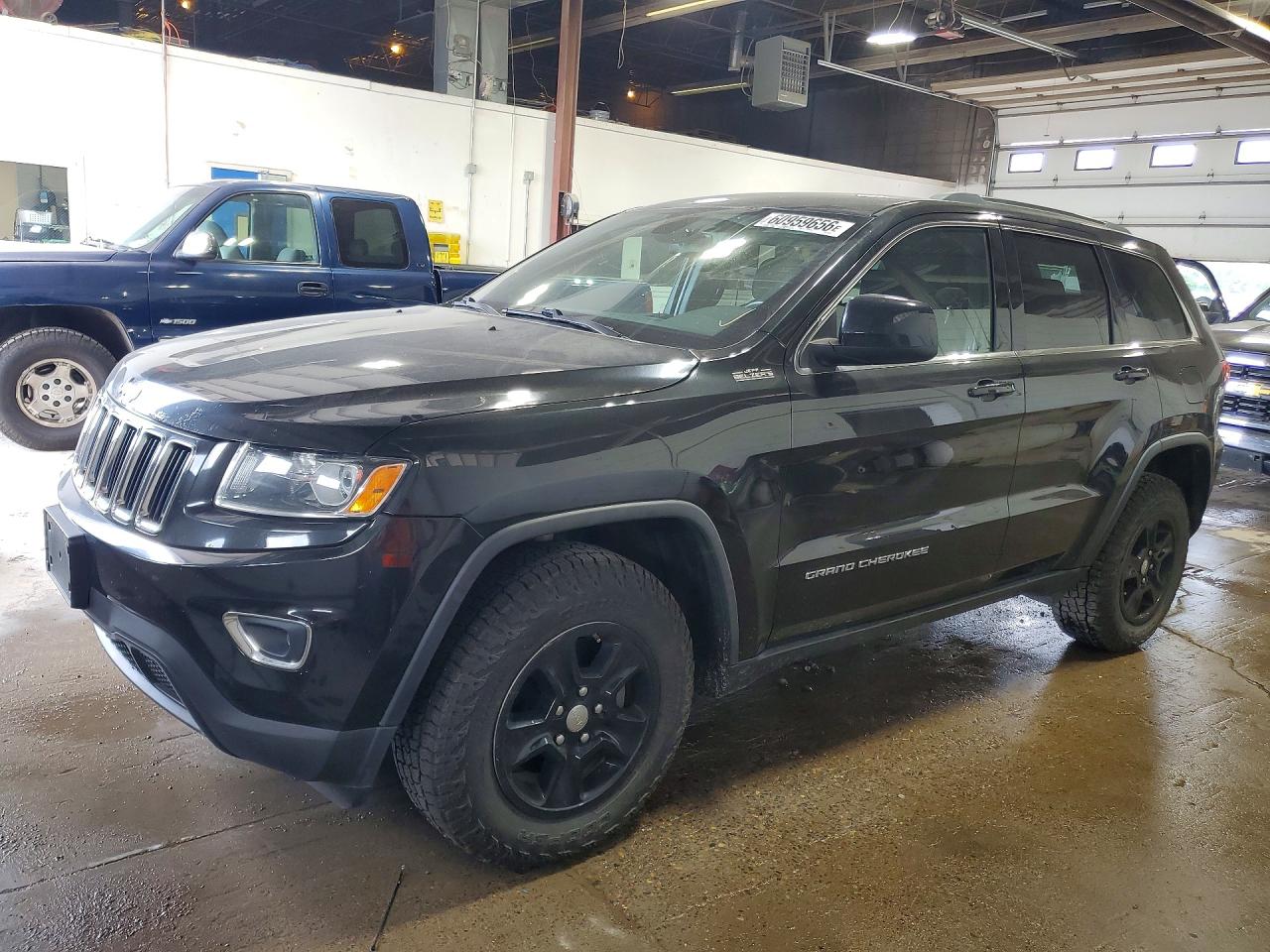 2016 Jeep Grand Cherokee Laredo, VIN 1C4RJFAG8GC474449 — Side