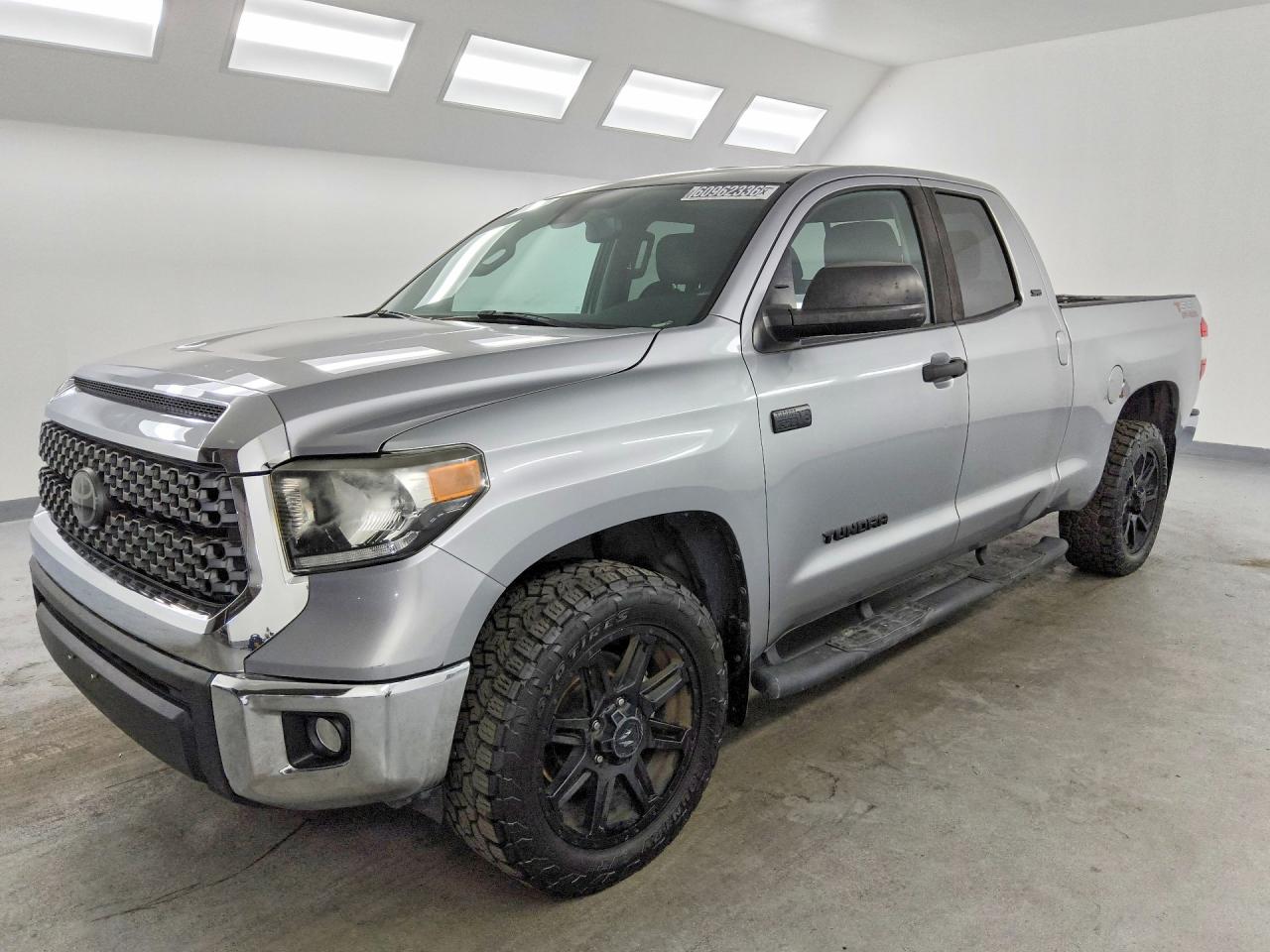 2020 Toyota Tundra SR5, VIN 5TFRY5F17LX258833 — Front end