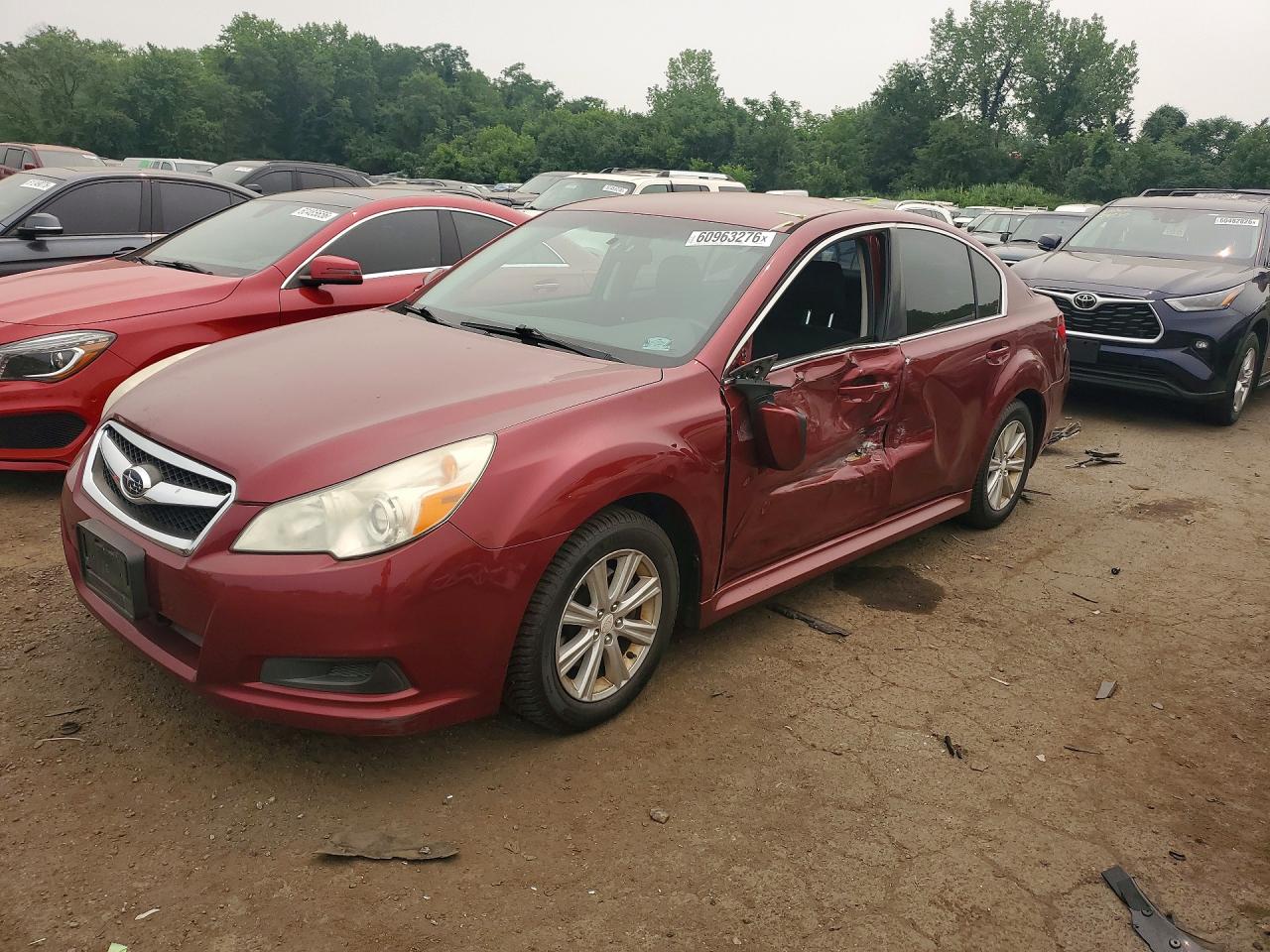 2011 Subaru Legacy Premium, VIN 4S3BMBC64B3260718 — Бок