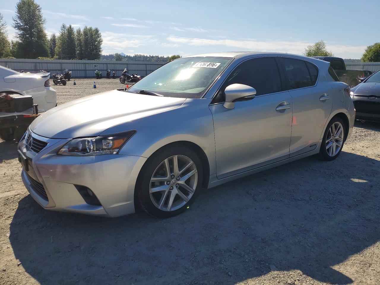 2015 Lexus CT 200h, VIN JTHKD5BH3F2236361 — Front end