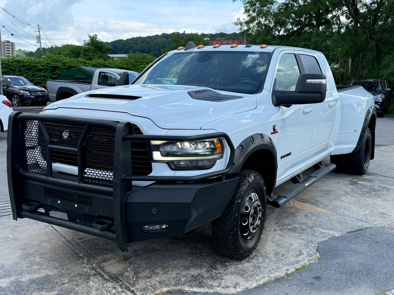 2024 Ram 3500 Laramie, VIN 3C63RRML6RG204331 — Мелкие вмятины и царапины