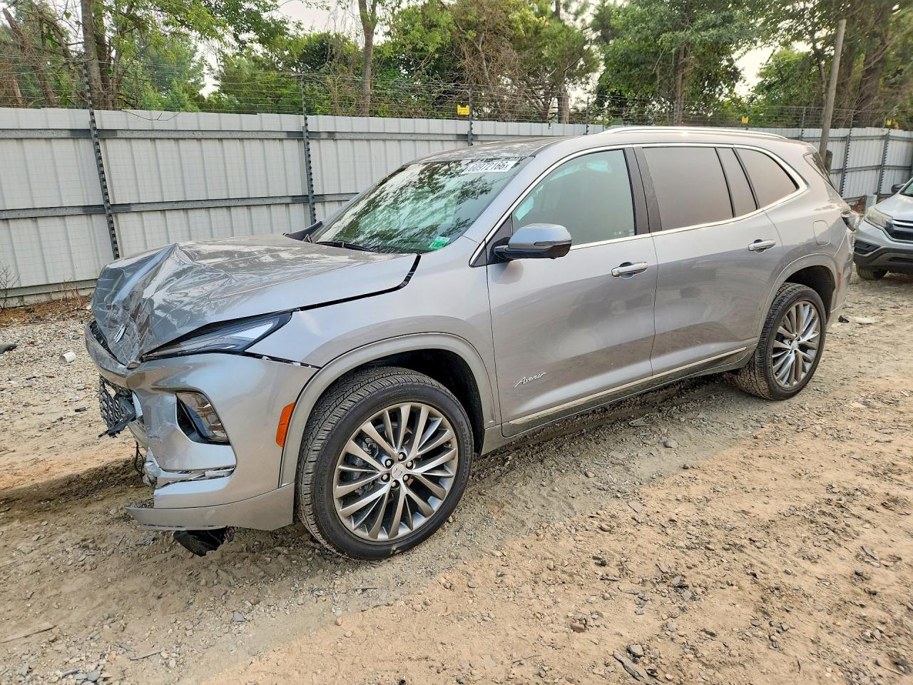 2025 Buick Enclave Avenir, VIN 5GAERCRS6SJ141154 — Перед