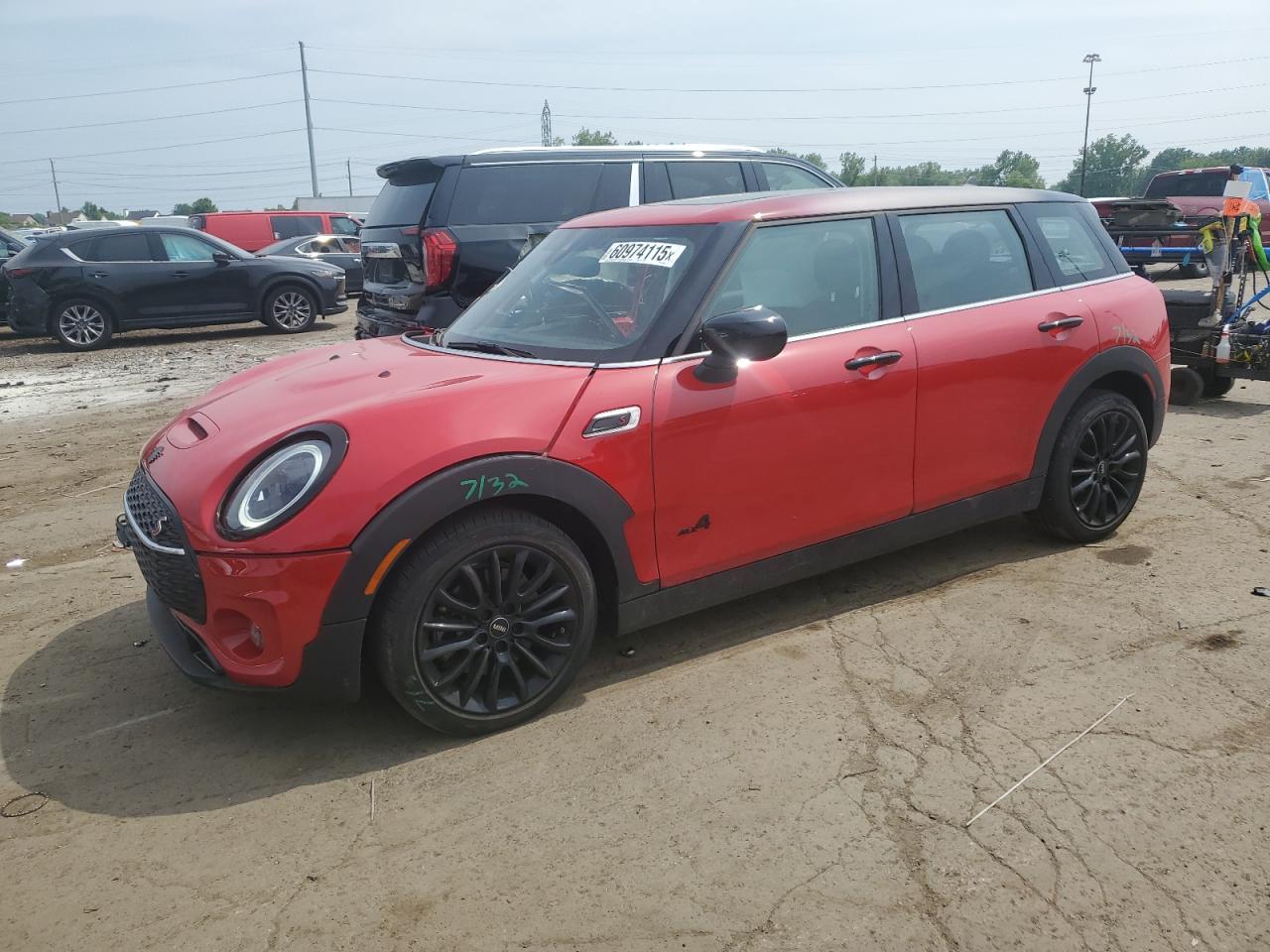 2024 MINI Clubman Cooper S, VIN WMWXJ1C03R2U59017 — Бок